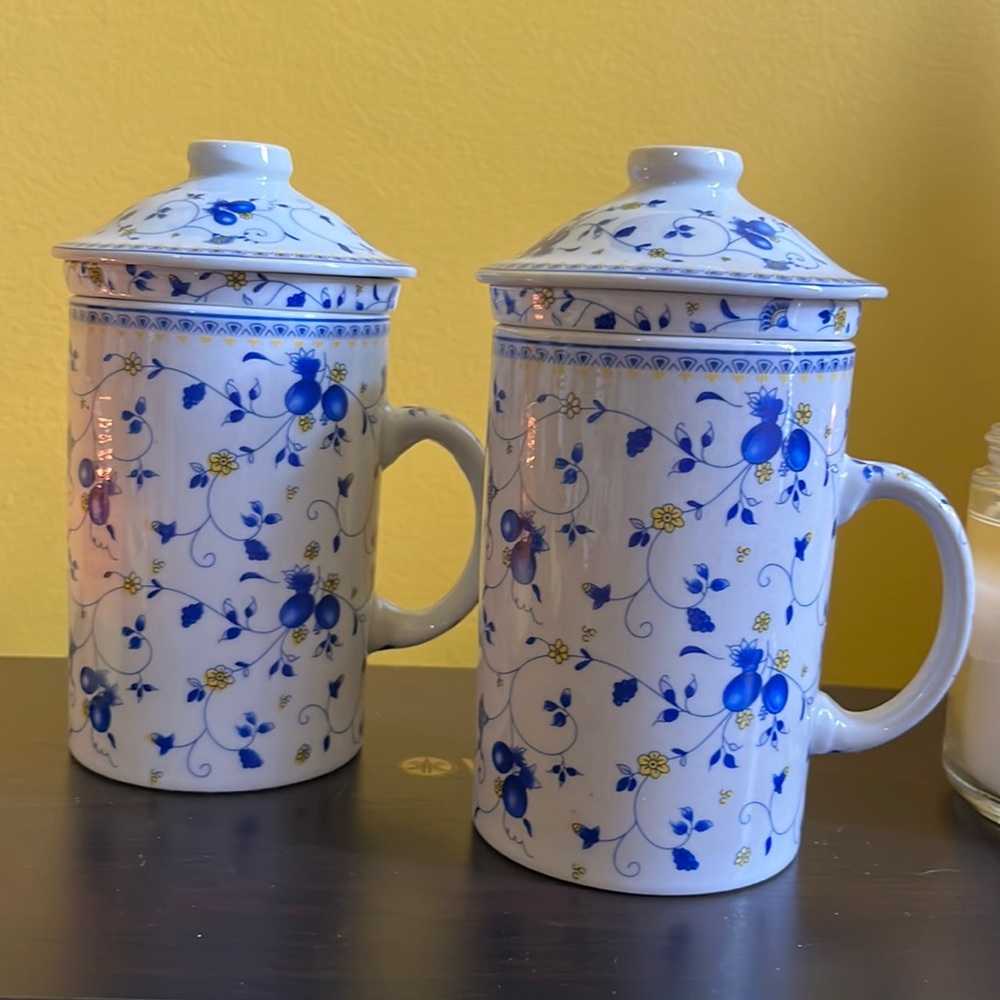 Set of 2 Delicate Porcelain Yu Tai Cup With Strainer And Lid